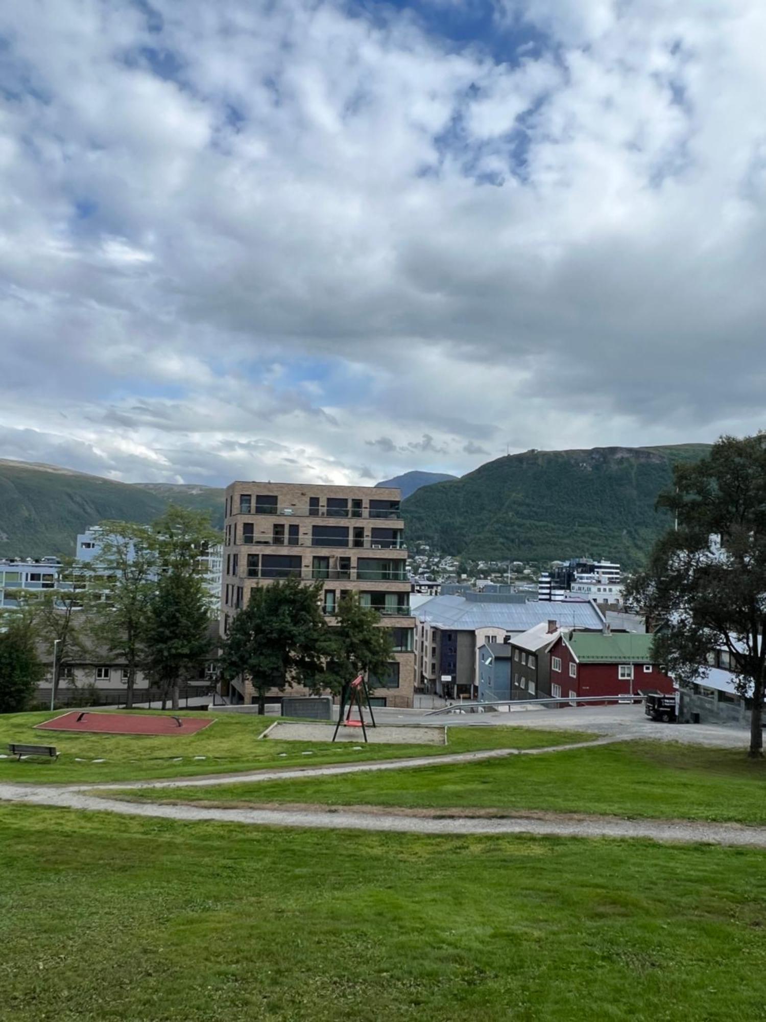Luxury Apartment Downtown Tromso With 2 Bedrooms And 2 Bathrooms And Parking Exteriör bild