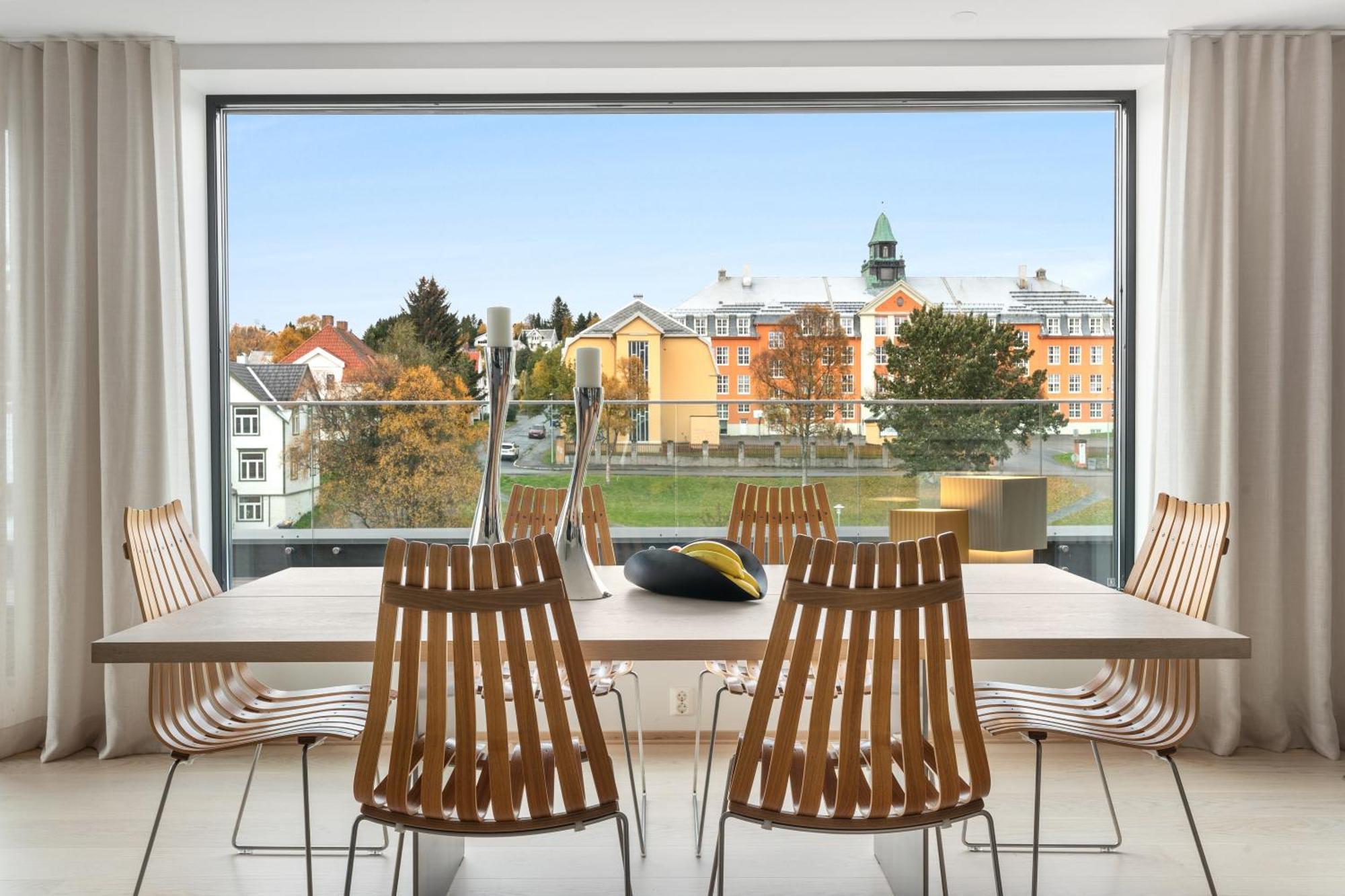 Luxury Apartment Downtown Tromso With 2 Bedrooms And 2 Bathrooms And Parking Exteriör bild