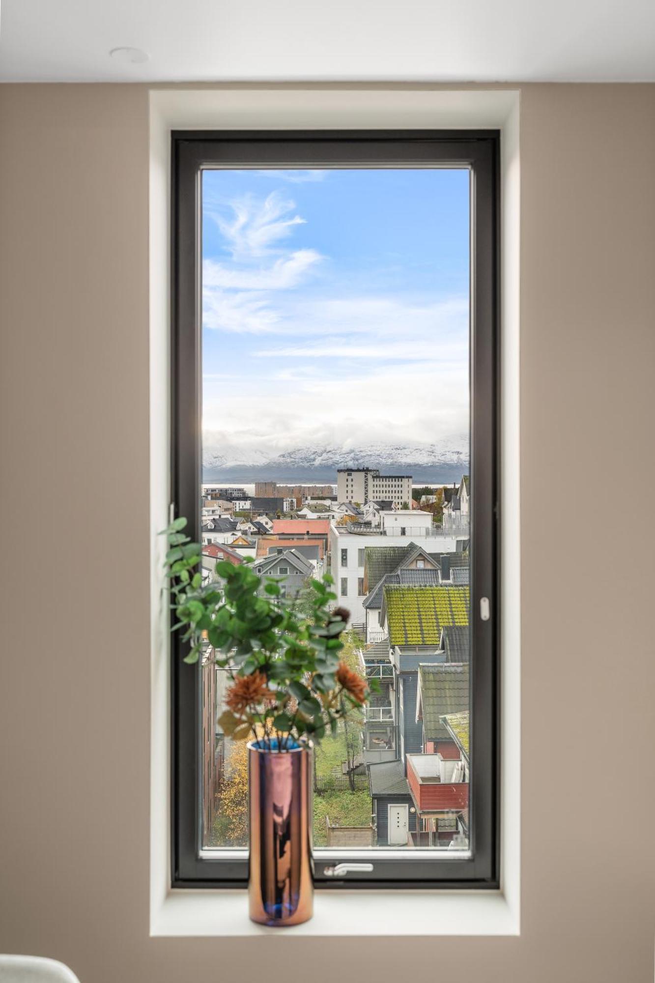 Luxury Apartment Downtown Tromso With 2 Bedrooms And 2 Bathrooms And Parking Exteriör bild