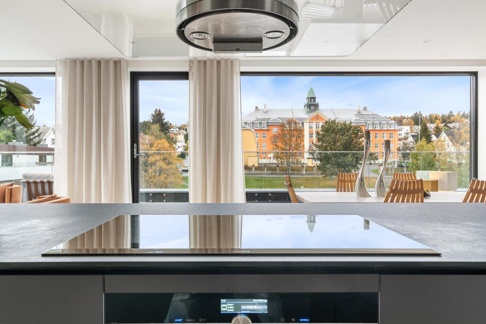 Luxury Apartment Downtown Tromso With 2 Bedrooms And 2 Bathrooms And Parking Exteriör bild