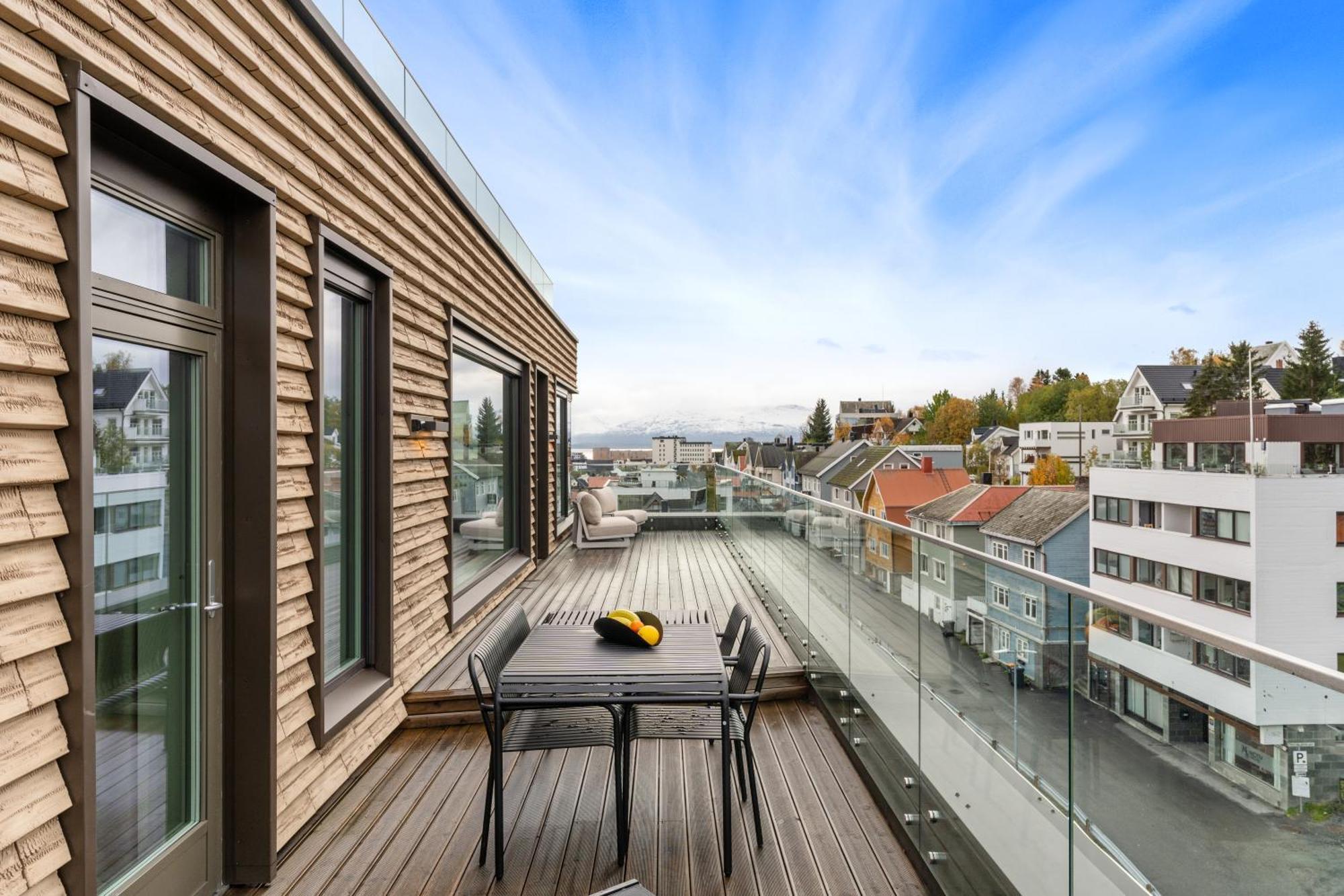 Luxury Apartment Downtown Tromso With 2 Bedrooms And 2 Bathrooms And Parking Exteriör bild